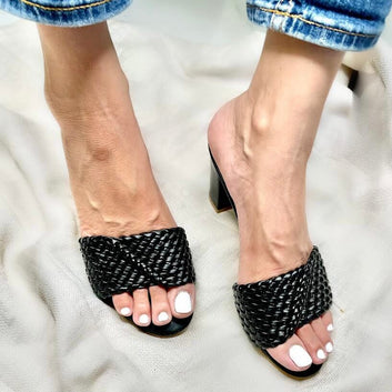 Knotted So Black Heel